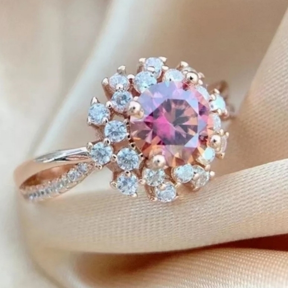 1CT MOISSANITE RING - Picture 3 of 13